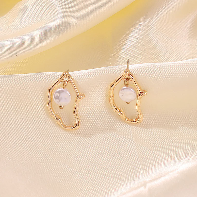 Butterfly & Imitation Pearl Necklace