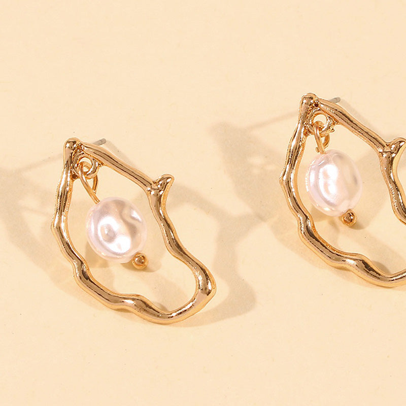 Butterfly & Imitation Pearl Necklace